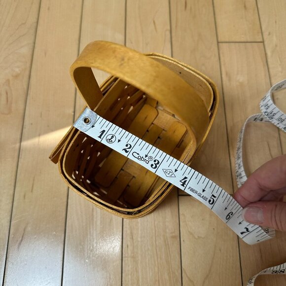 Longaberger Basket with Handle, Small Mini Chore Basket Stamped & SIgned 2001 - Picture 11 of 11